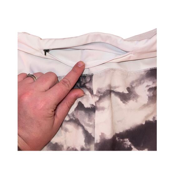 Oiselle Women's Roga Shorts Storm Cloud Black/White Size 6 Athletic Workout EUC - Picture 8 of 10